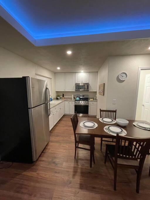 Apartmán Brand New 2Br Cute Blue Led In North Fresno Exteriér fotografie